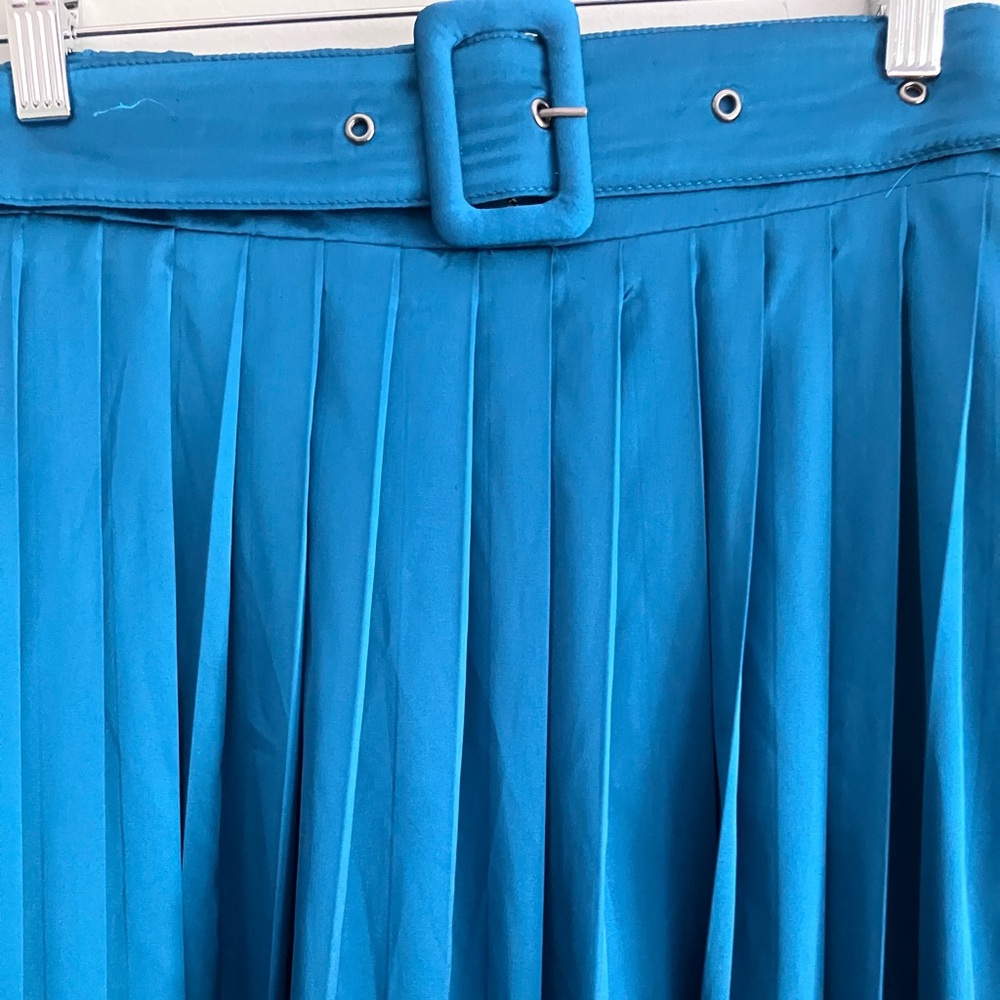 FATE Turquoise Pleated Belted Midi Skirt Size L NWT - Picture 4 of 12